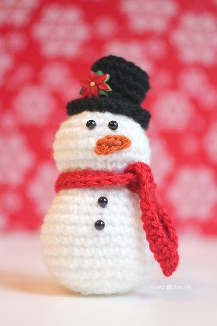 Classic Crochet Snowman free crochet pattern by Sarah