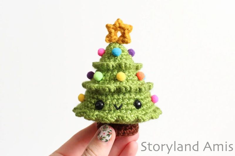 Joy the Mini Christmas Tree free crochet pattern by Holly Lanier