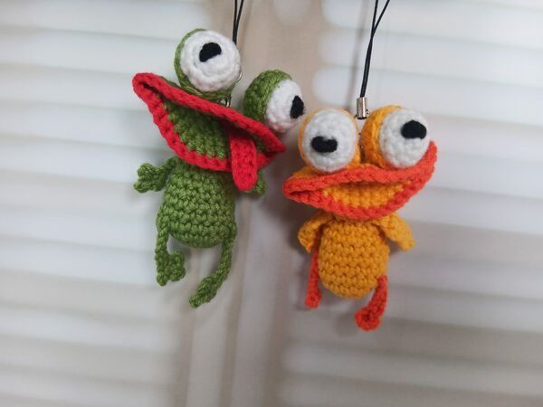 Duckling and Frog Keychains free crochet pattern by TansuluuCraftHaus (on CrazyPatterns)