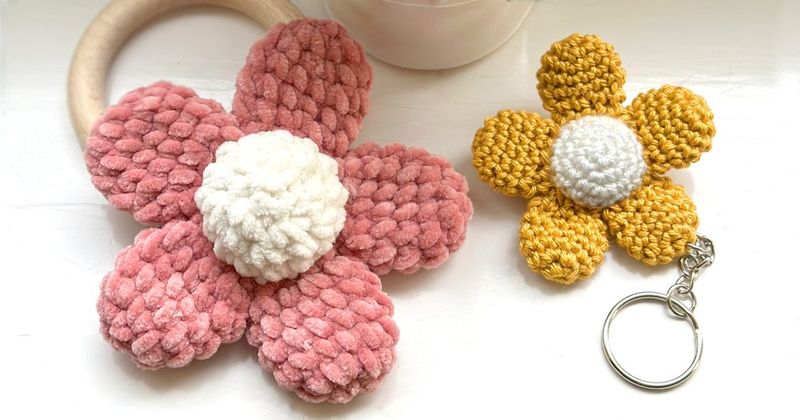 Daisy Flower Rattle free crochet pattern by Mariska Vos-Bolman
