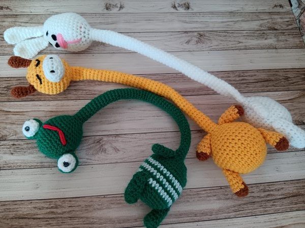 Long Neck Animal Bag Charms free crochet pattern by TansuluuCraftHaus (on CrazyPatterns)