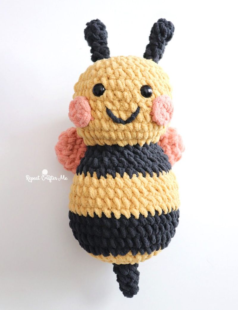 Crochet O'Go Bumblebee free crochet pattern by Repeat Crafter Me