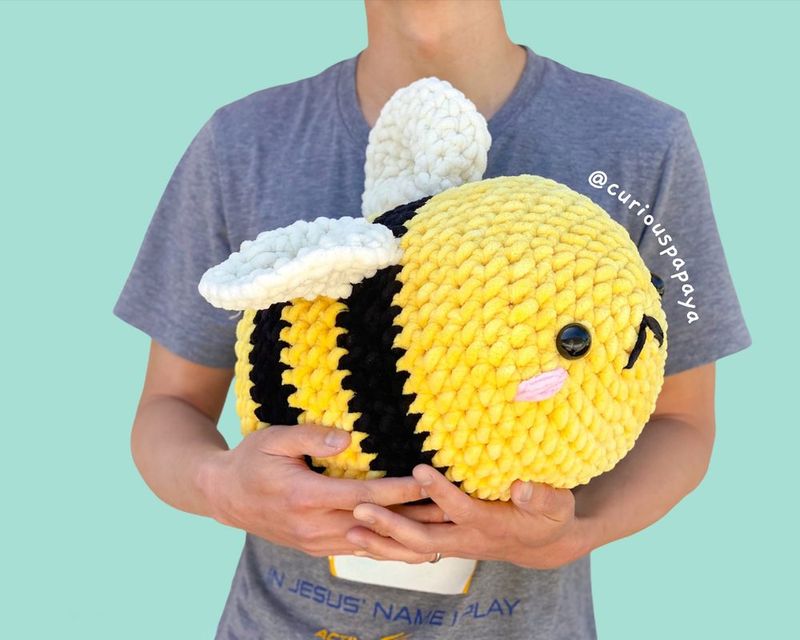 Jumbo the Giant Bee free crochet pattern by Curious Papaya