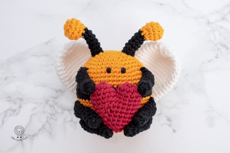 Love Bee Amigurumi free crochet pattern by Ana