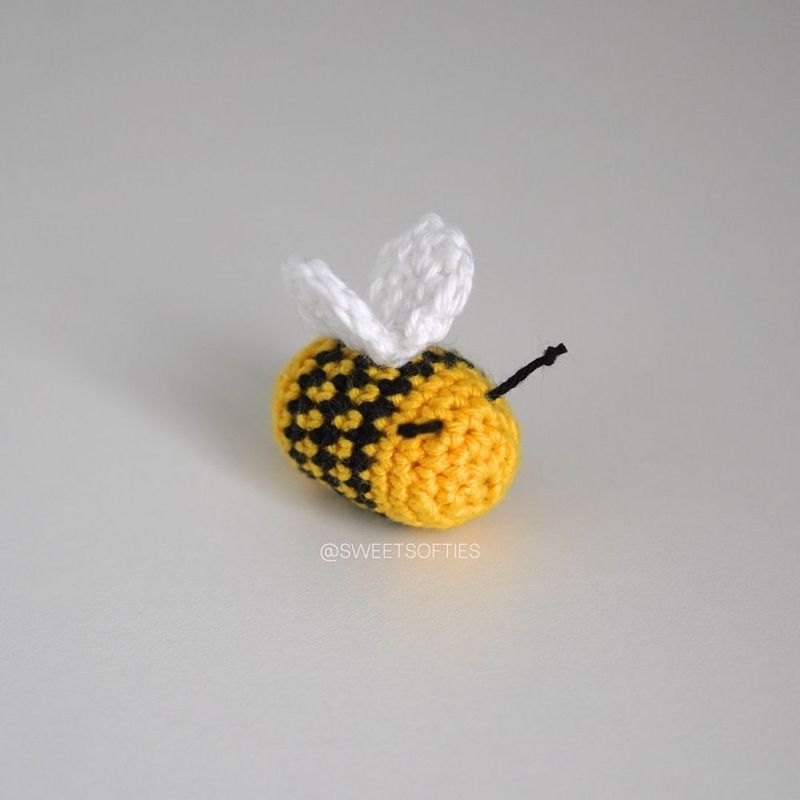 Amigurumi Bee by Sweet Softies free crochet pattern by Jade
