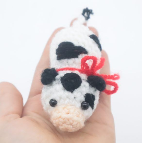 Mini Scrap Cows free crochet pattern by StringyDingDing