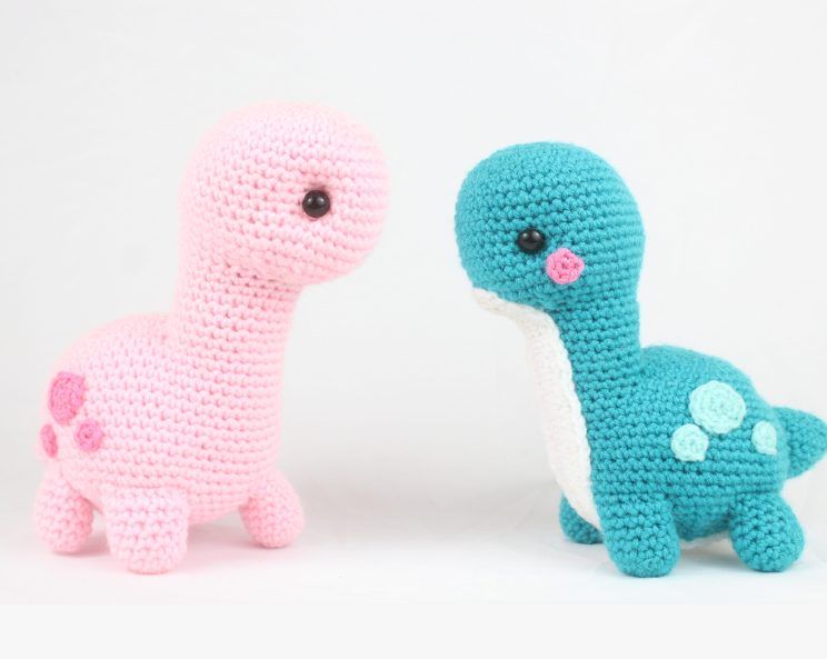 Brontosaurus Dinosaur free crochet pattern by StringyDingDing