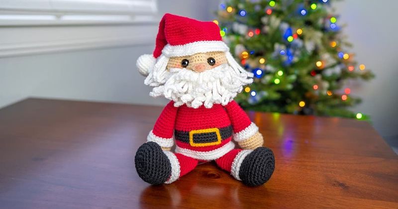 No-Sew Santa Doll free crochet pattern by Jess Huff