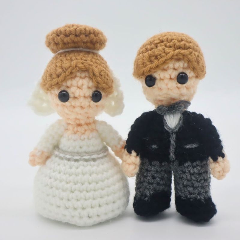 Bride and Groom Wedding Amigurumi free crochet pattern by StringyDingDing