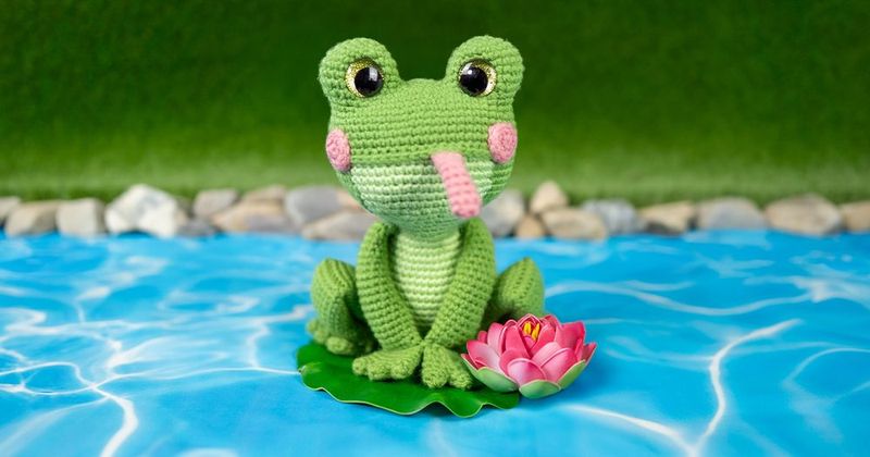 Fidget the Frog free crochet pattern by Jess Huff