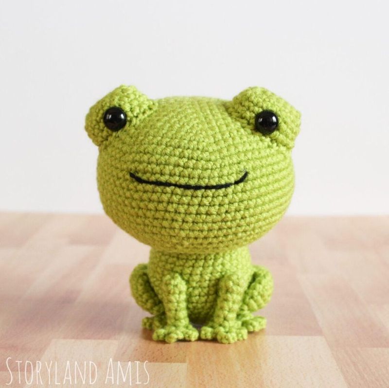 Ribbert the Crochet Frog free crochet pattern by Holly