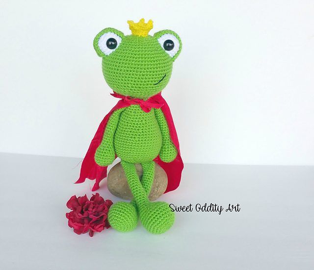 Frog Prince free crochet pattern by Carolyne Brodie (Ravelry)