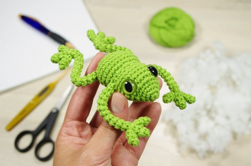 Tree Frog free crochet pattern by Kristi Tullus
