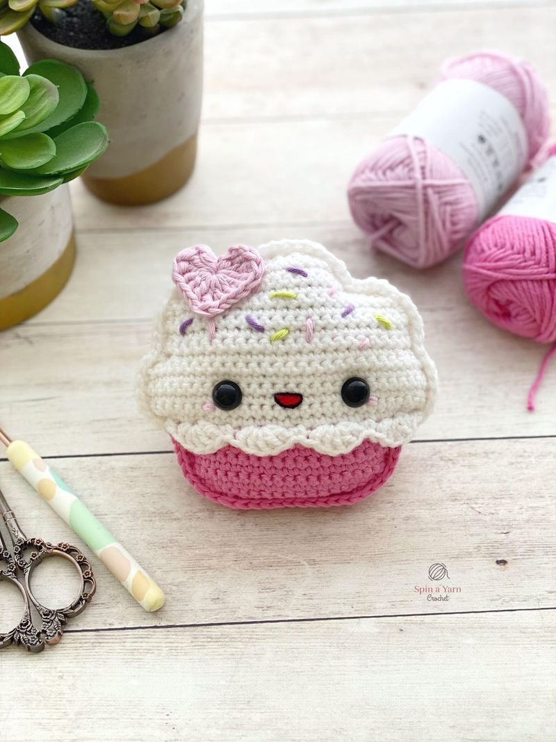 Cupcake Amigurumi free crochet pattern by Jillian Hewitt