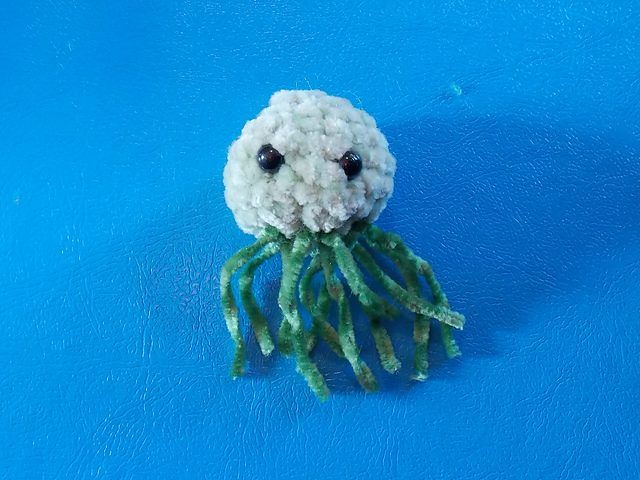 Méduse Jellyfish free crochet pattern by Solapinou