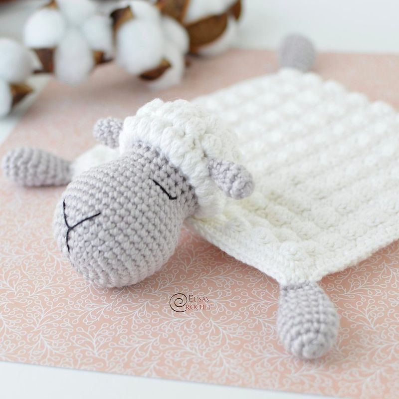 Sheep Security Blanket free crochet pattern by Elisa Sartori