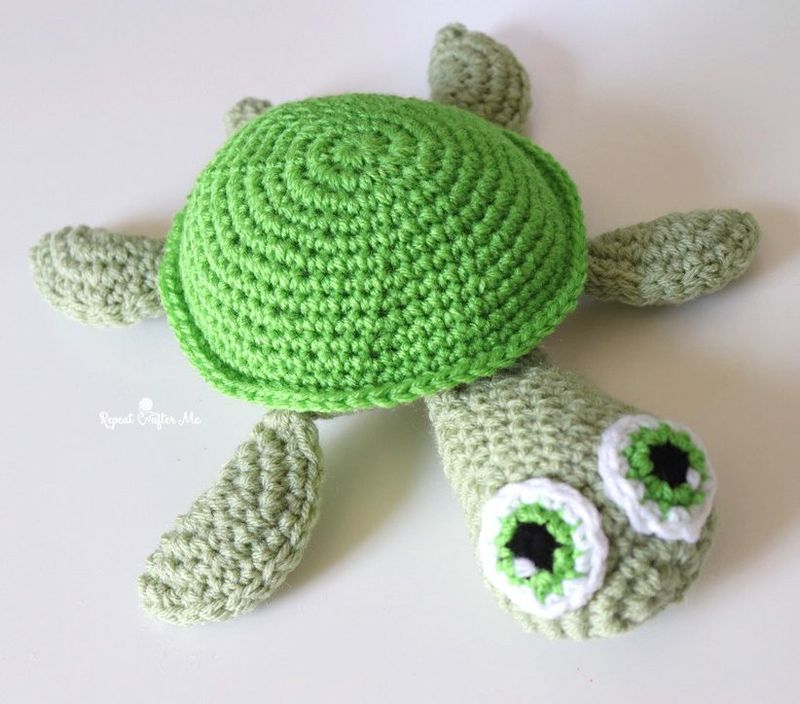 Big Sea Turtle Plushie free crochet pattern by Sarah