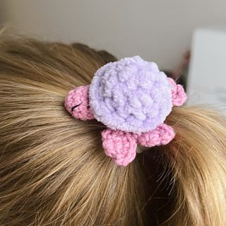 Turtle Hair Tie free crochet pattern by Lovey Crochet Patterns (Ravelry)