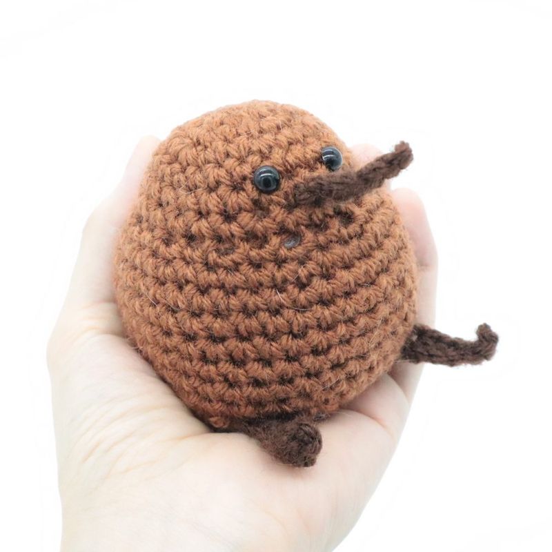 Mini Kiwi Bird free crochet pattern by StringyDingDing