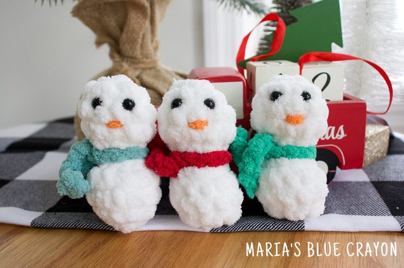 Mini Snowman free crochet pattern by Maria Weaber