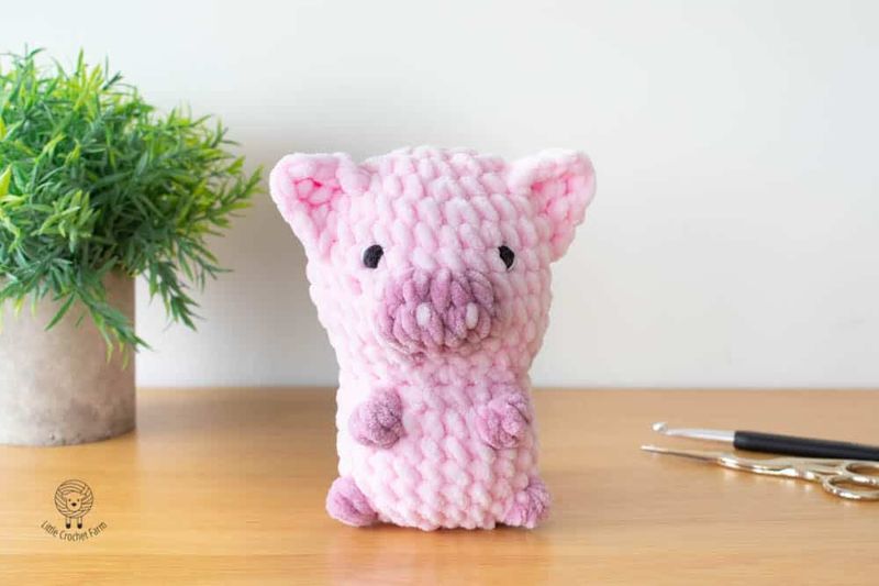 No-Sew Crochet Pig free crochet pattern by Ana